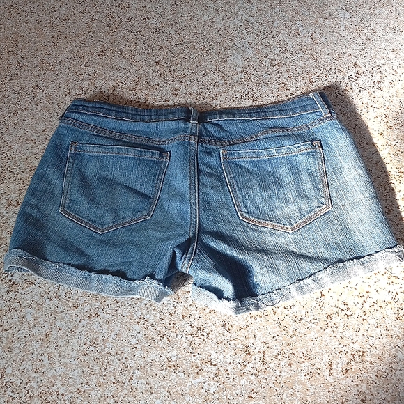 Jean shorts size 6 - Picture 4 of 4